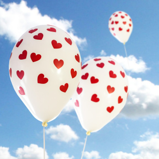 Luftballons 10 Stück weiß mit roten Herzen